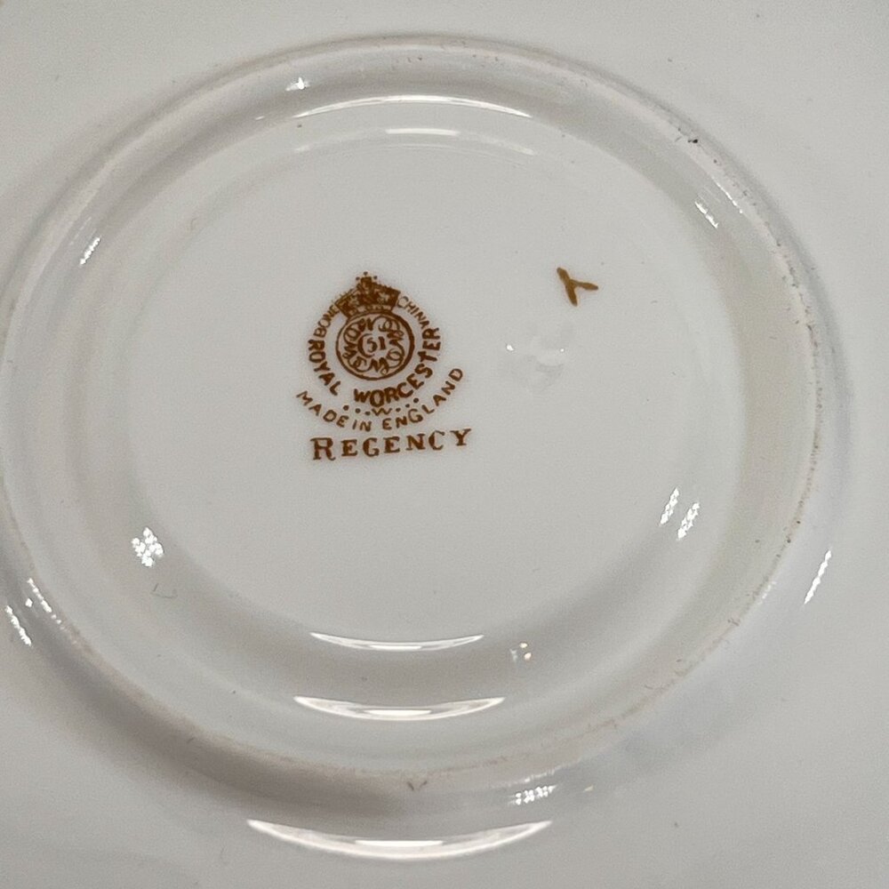 Vtg Royal Worcester Red Regency Tea Cup Saucer Set Of 2 Gold Trim England - Picture 10 of 15
